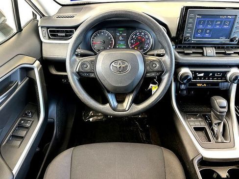 Used 2021 Toyota RAV4 LE FWD image 20