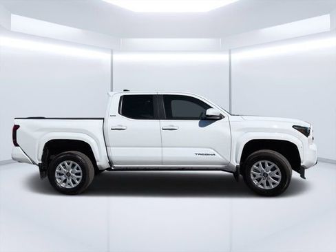 Used 2025 Toyota Tacoma SR5 RWD image 2