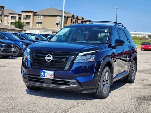 New 2025 Nissan Pathfinder SV w/ Black Appearance Package image 2