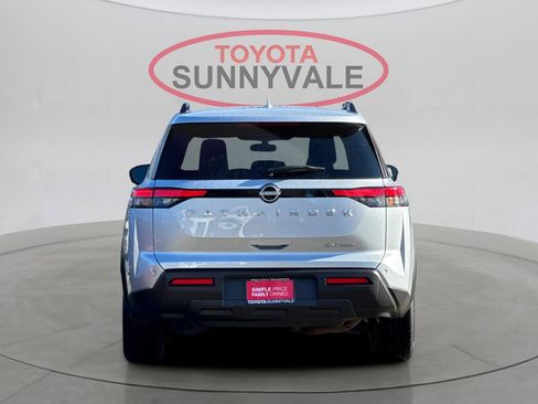 Used 2024 Nissan Pathfinder SV image 8