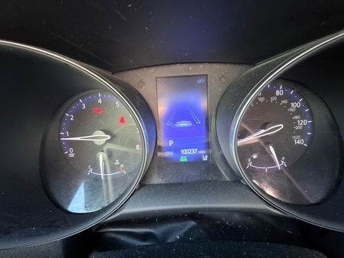 Used 2018 Toyota C-HR XLE FWD image 10