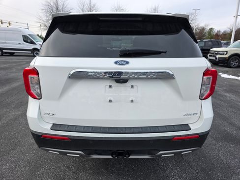 Certified 2022 Ford Explorer XLT w/ Equipment Group 202A image 4