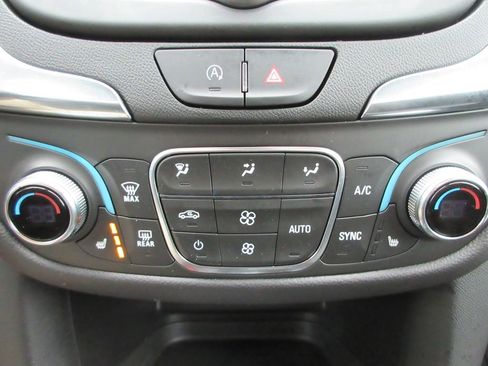 Used 2024 Chevrolet Equinox LT image 30