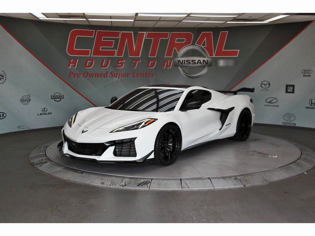Used 2024 Chevrolet Corvette Z06 w/ Z07 Performance Package RWD image 2