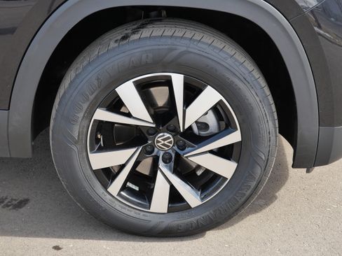 Certified 2023 Volkswagen Atlas Cross Sport SE image 15