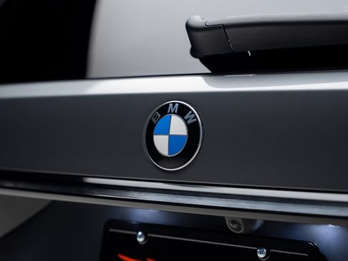 Used 2024 BMW X7 xDrive40i w/ M Sport Package AWD/4WD image 29