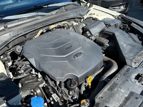 Used 2018 Kia Cadenza Premium w/ Luxury Package image 25