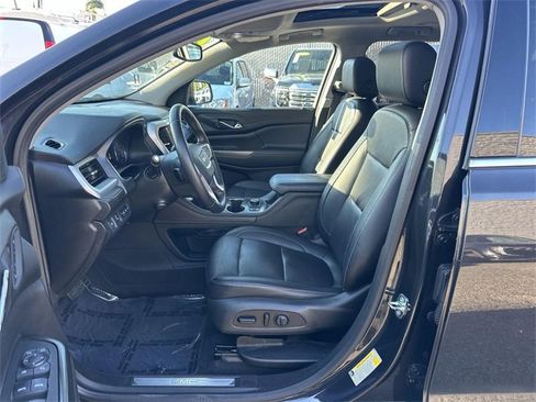 Used 2020 GMC Acadia SLT w/ Driver Alert Package II image 19