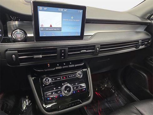 Used 2021 Lincoln Corsair AWD w/ Premium Package image 17