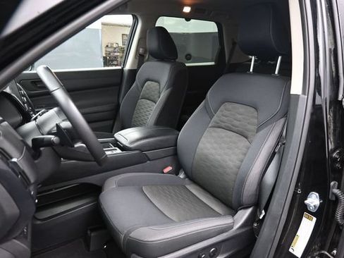 Used 2025 Nissan Pathfinder SV FWD image 20
