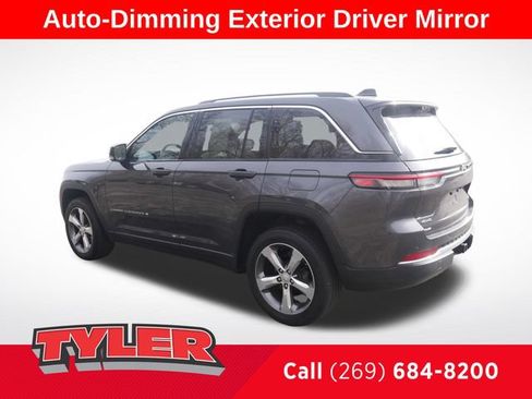 Certified 2022 Jeep Grand Cherokee Limited w/ Luxury Tech Group II AWD/4WD image 5