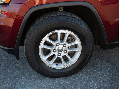 Used 2018 Jeep Grand Cherokee Laredo image 10