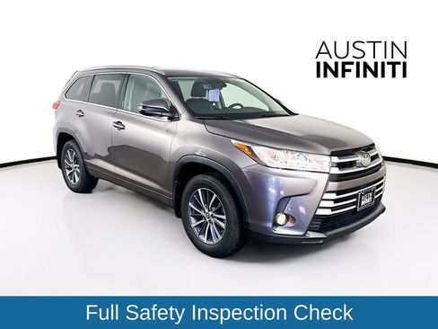Used 2018 Toyota Highlander XLE FWD image 1