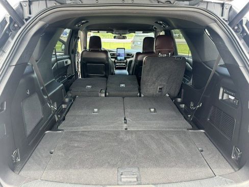 Used 2021 Ford Explorer Platinum w/ Equipment Group 601A AWD/4WD image 33