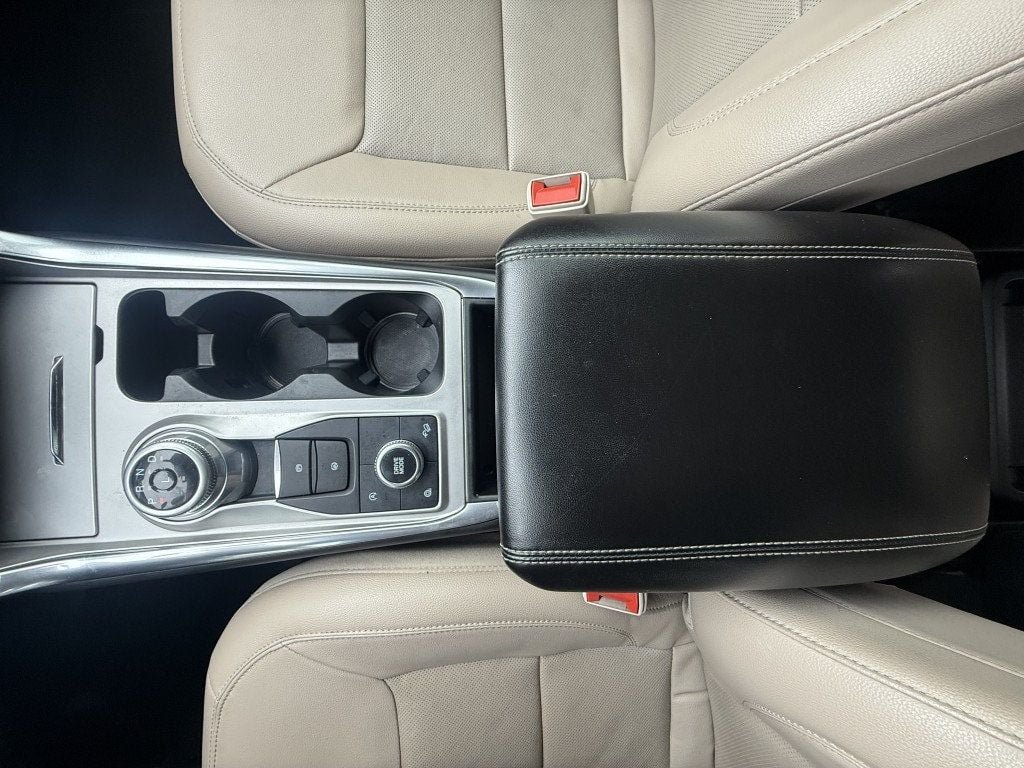 Used 2021 Ford Explorer Limited w/ Equipment Group 301A AWD/4WD image 16