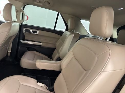 Used 2021 Ford Explorer XLT w/ Equipment Group 202A image 13