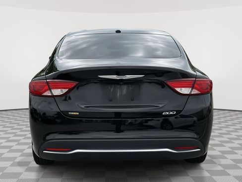 Used 2016 Chrysler 200 Limited w/ Convenience Group FWD image 4