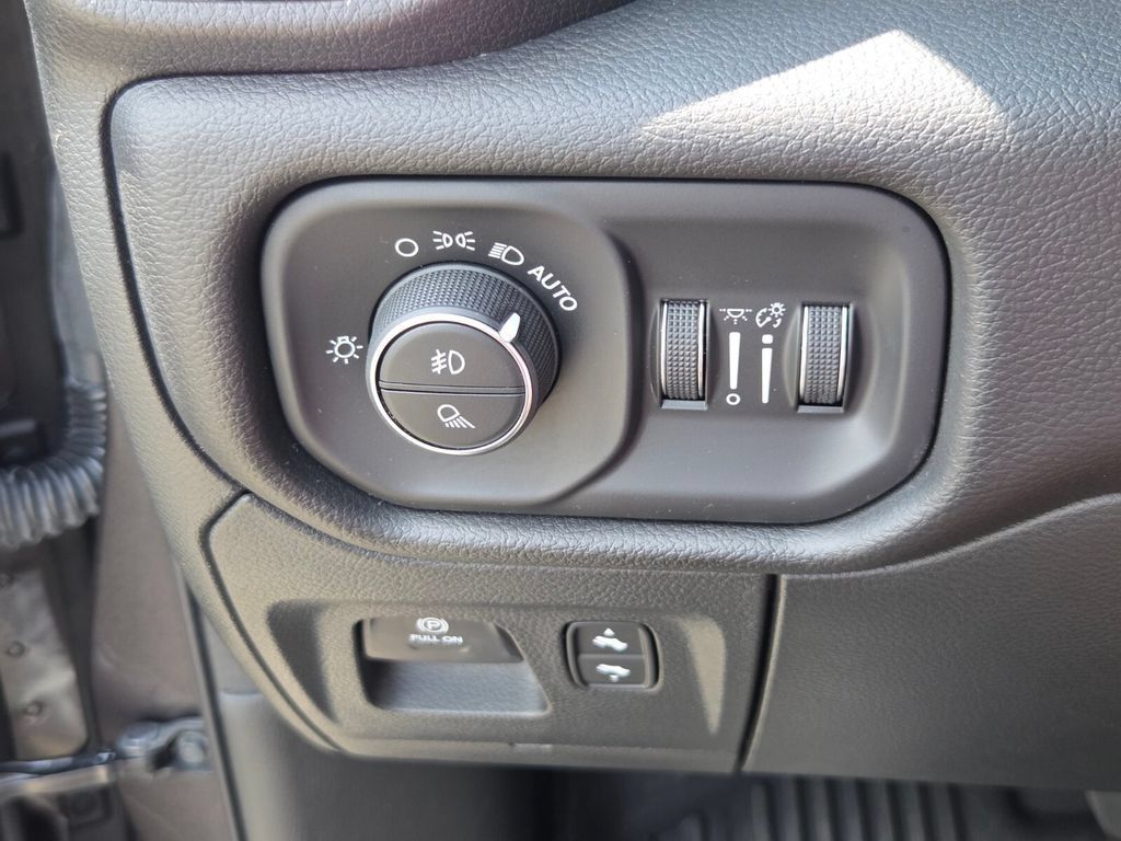 Used 2023 RAM 1500 Laramie AWD/4WD image 27