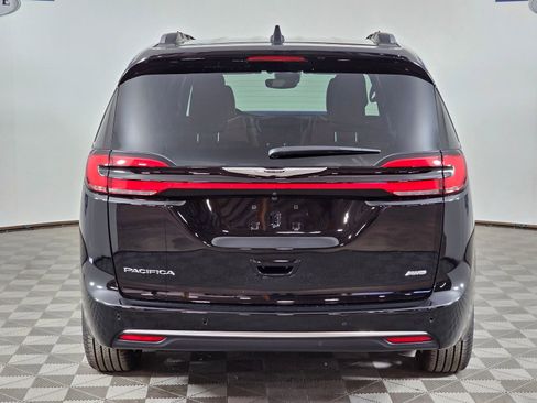 New 2026 Chrysler Pacifica Pinnacle AWD/4WD image 4