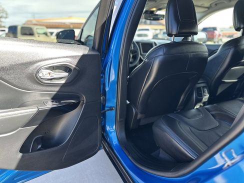 Used 2023 Jeep Cherokee Altitude Lux image 12