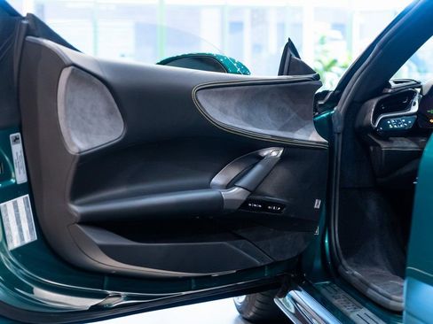 Used 2024 Ferrari SF90 Spider Base image 24