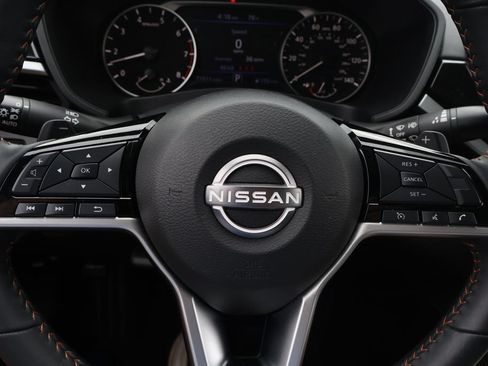 Used 2024 Nissan Altima 2.5 SR w/ SR Premium Package FWD image 20