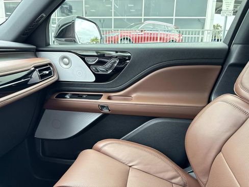 New 2025 Lincoln Aviator Reserve w/ Equipment Group 201A image 23