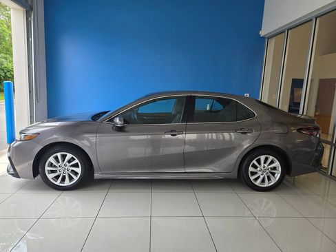 Used 2024 Toyota Camry SE FWD image 4