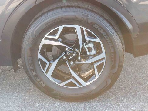 Used 2024 Kia Sportage LX image 6