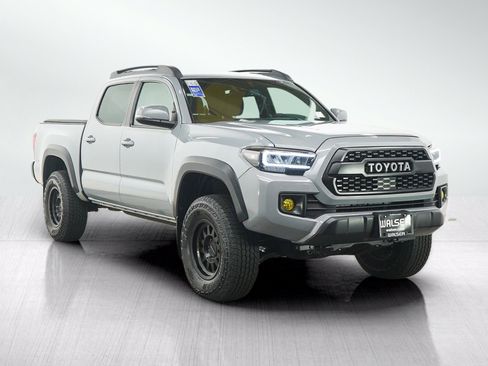 Used 2018 Toyota Tacoma TRD Off-Road AWD/4WD image 7