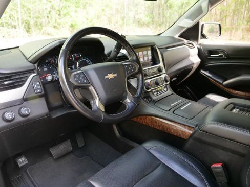 Used 2019 Chevrolet Suburban Premier image 2