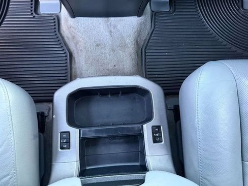 Used 2011 Toyota Sequoia Platinum AWD/4WD image 28