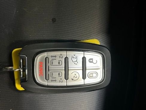 New 2026 Chrysler Pacifica Select AWD/4WD image 30