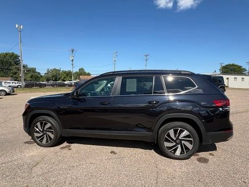 Used 2024 Volkswagen Atlas SE AWD/4WD image 2