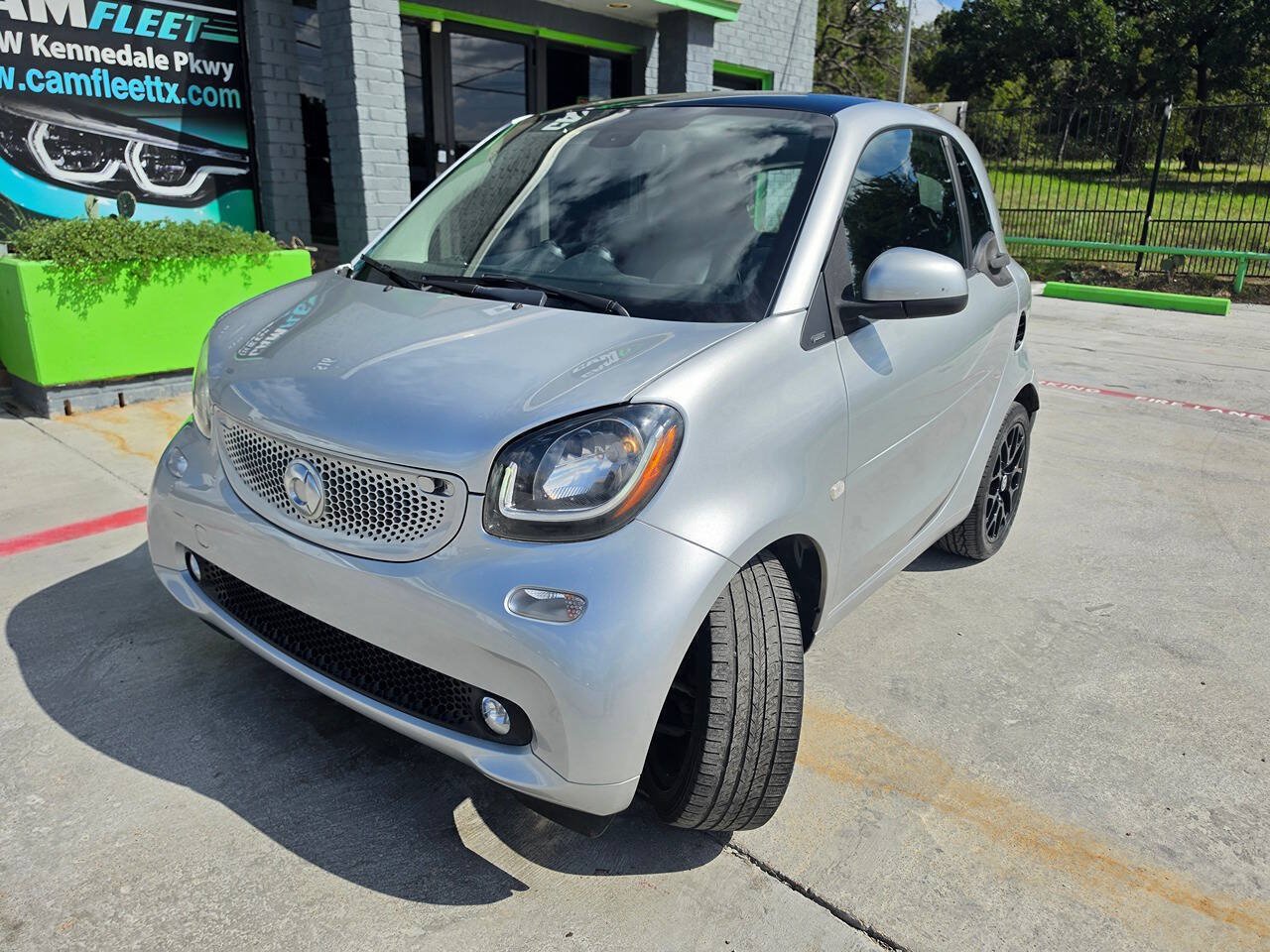 Used 2016 smart fortwo passion w/ Sport Package RWD image 53