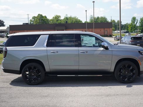 New 2025 Chevrolet Suburban Premier image 2