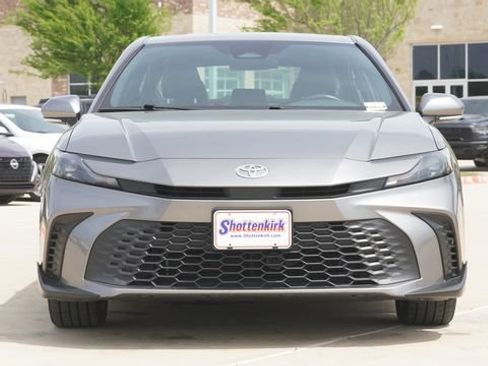 Used 2025 Toyota Camry SE image 2