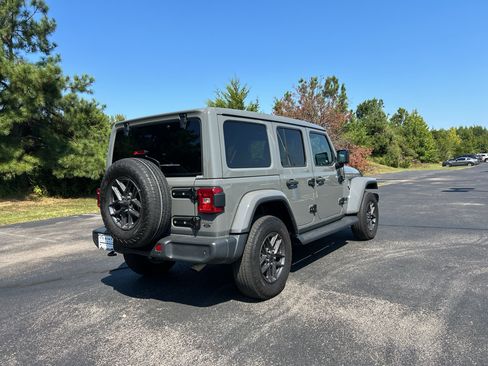 Used 2020 Jeep Wrangler Unlimited Sahara AWD/4WD image 7