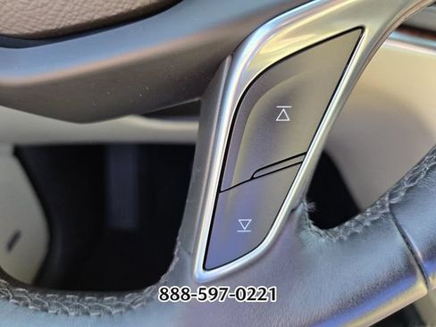 Used 2017 Cadillac XT5 Luxury w/ Driver Awareness Package FWD image 29