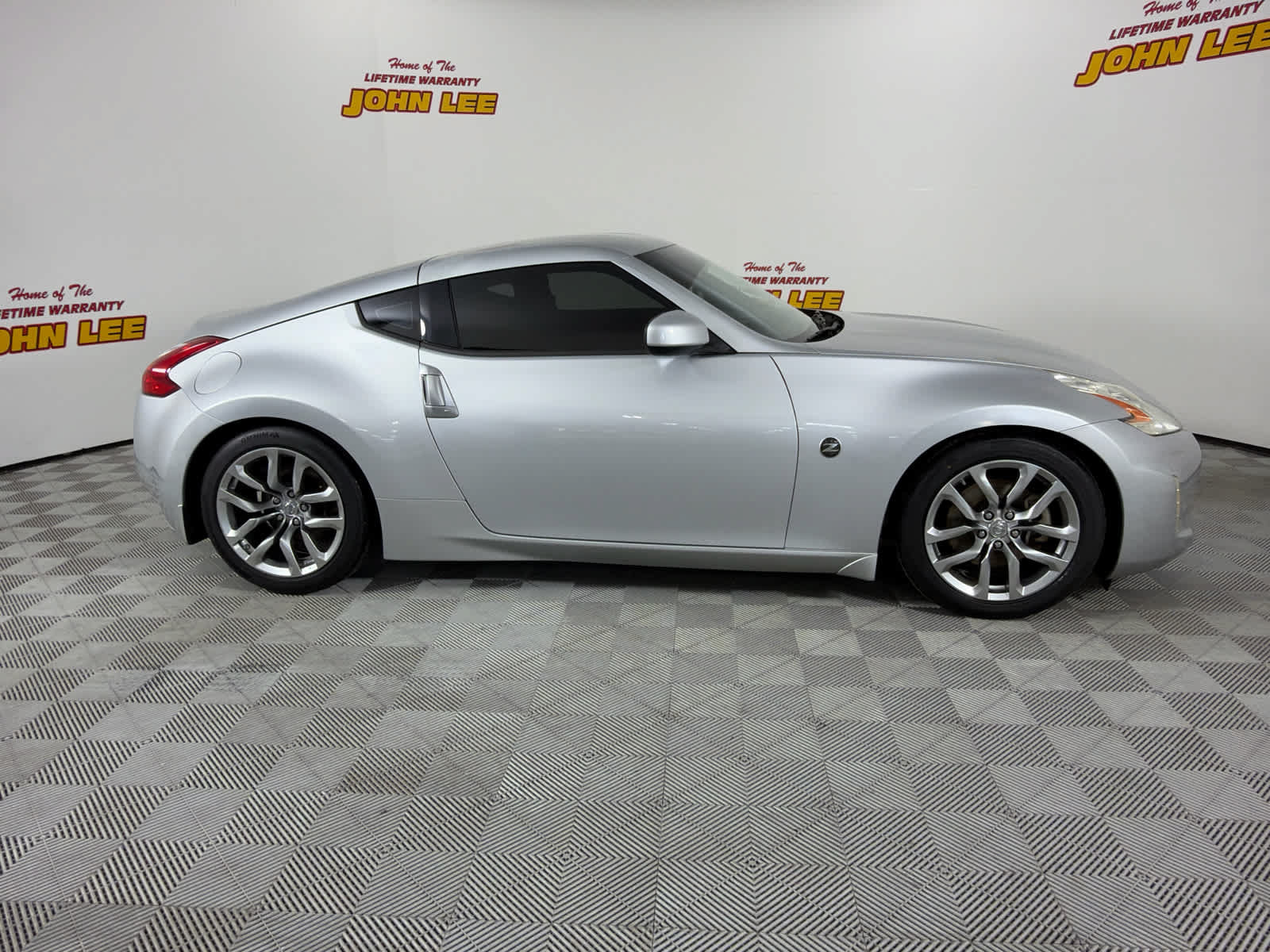 Used 2014 Nissan 370Z Coupe RWD image 7