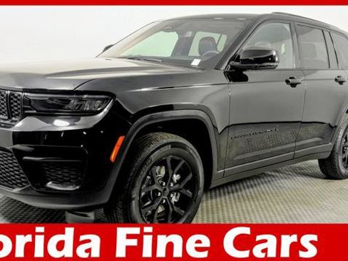 Used 2024 Jeep Grand Cherokee Altitude RWD image 1
