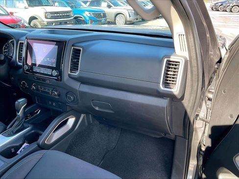 Used 2024 Nissan Frontier SV image 12