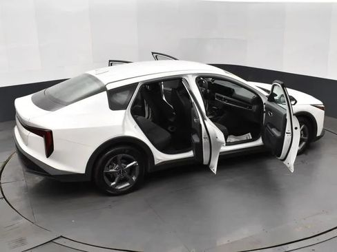 Used 2025 Kia K4 FWD image 6