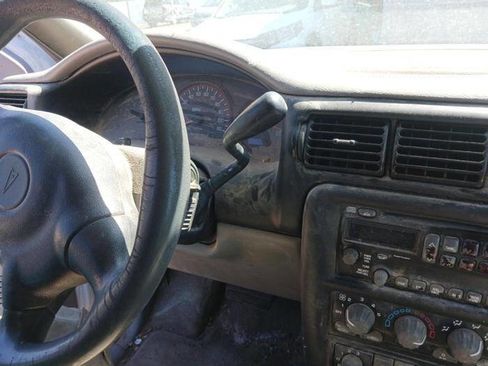 Used 2004 Pontiac Montana Extended w/ Climate Package FWD image 34