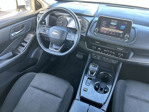 Used 2025 Nissan Rogue SV FWD image 11