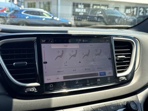 Used 2025 Chrysler Pacifica Select FWD image 22