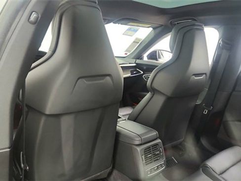 Used 2022 Audi e-tron GT Prestige w/ Prestige Package image 31