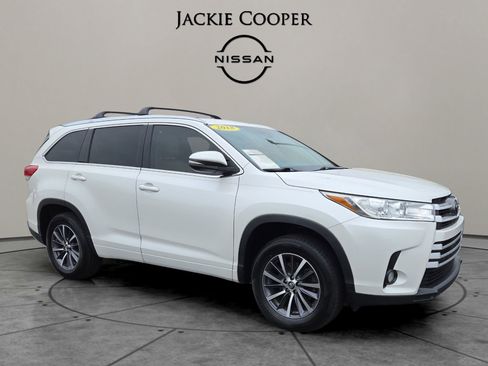 Used 2018 Toyota Highlander XLE image 7