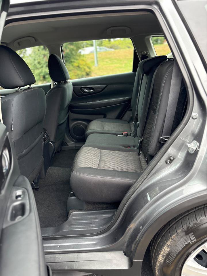 Used 2018 Nissan Rogue S FWD image 13