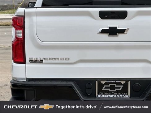 Used 2021 Chevrolet Silverado 1500 LT Trail Boss w/ Convenience Package II image 6